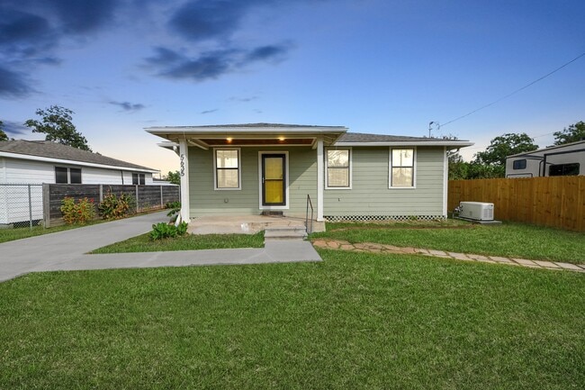 Building Photo - 5635 Mc Cracken Rd