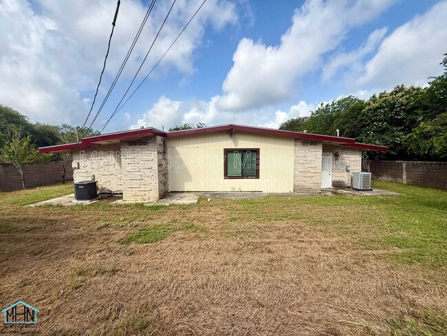 Building Photo - 100 Bluet Ln