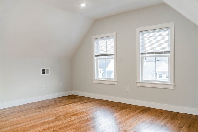 Building Photo - 11 Falkland St