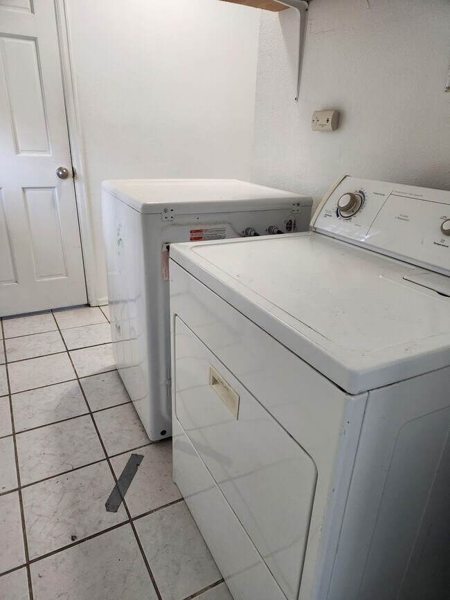 Building Photo - PRICE REDUCED! Gorgeous 4 bed/2 Bath home for rent $500 Off 1st Month Rent