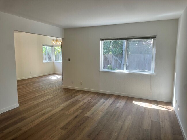 Building Photo - Derby Street Triplex