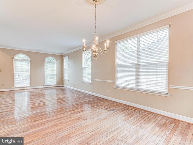 Building Photo - 817 Santmyer Dr SE