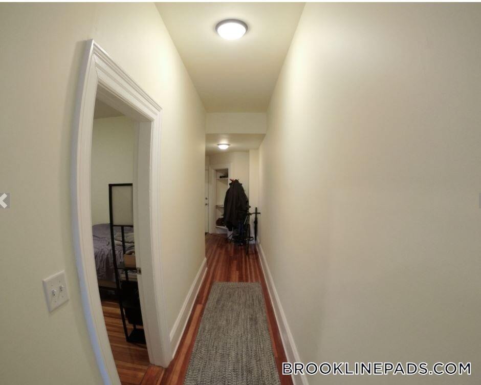 Building Photo - 1463 Beacon St