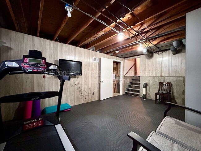 Building Photo - 2728 Vassar Dr SE