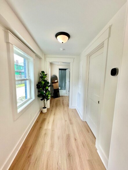 Building Photo - 1313 Live Oak St