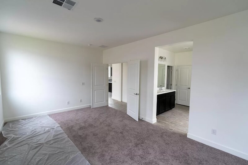 Building Photo - 640 E Vail Ln