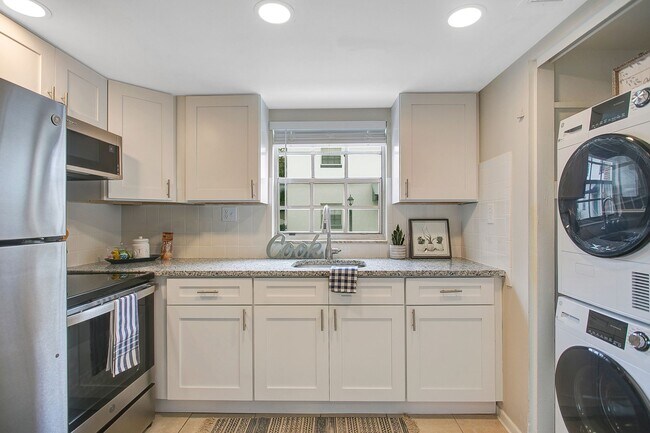 Building Photo - The Rosewood Apartments | 1 & 2 Bedroom Ap...