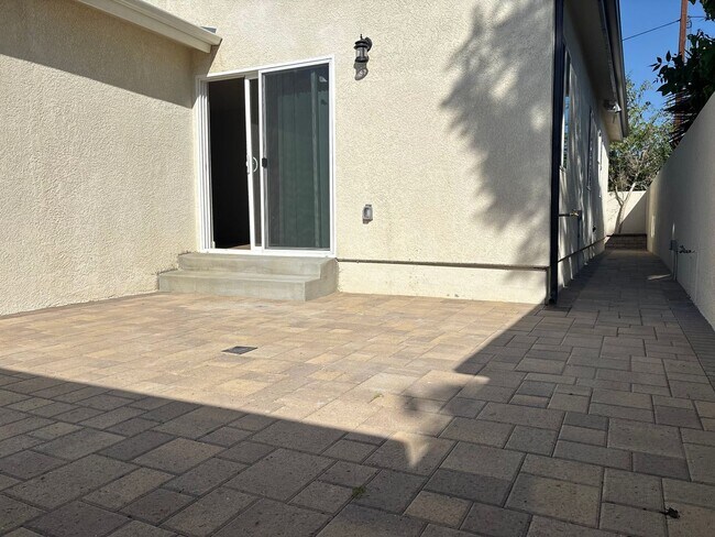 Building Photo - 11248 Lull St