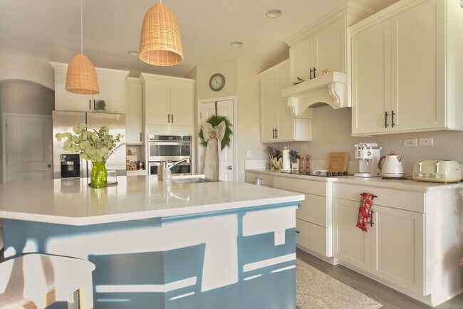 Building Photo - Beautiful Pond-Front Home Near Amelia Concourse