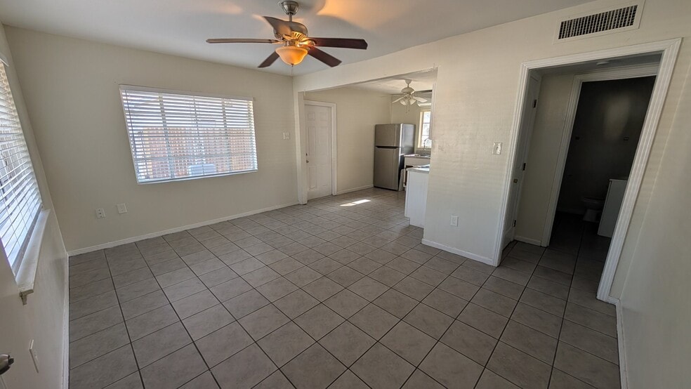 Building Photo - 1318 Divot Ln