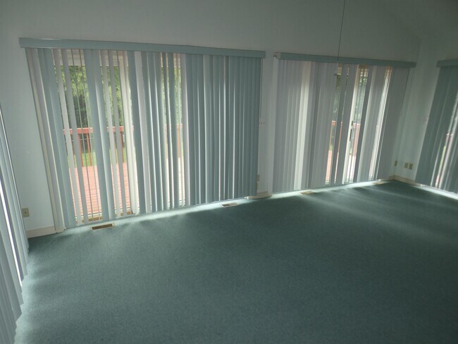 Building Photo - 10451 Edgehill Ln