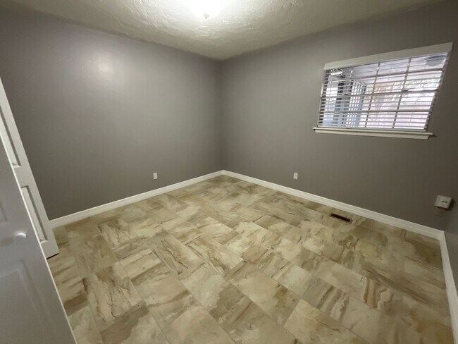 Building Photo - 1421 Pheasant Run Ct