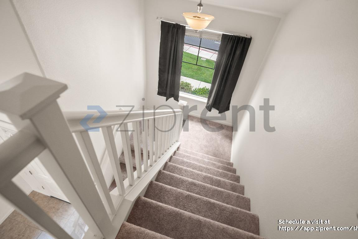 Building Photo - 169 Maidenhair St
