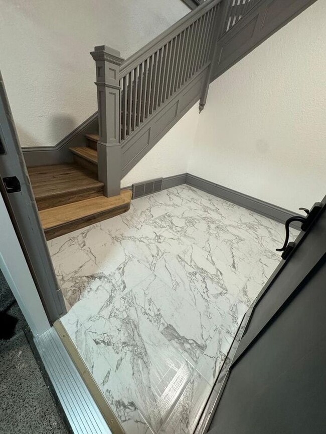 Building Photo - MUST SEE !!! Tacoma Beautifully Remodeled 2+ Bedroom, Large Loft Unit!!!!