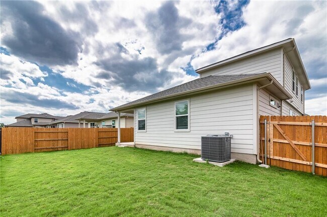 Building Photo - 703 Bluffview Dr.