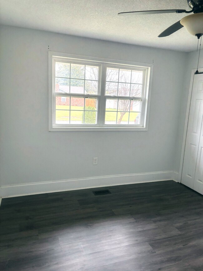 Building Photo - 82 Oliver Dr