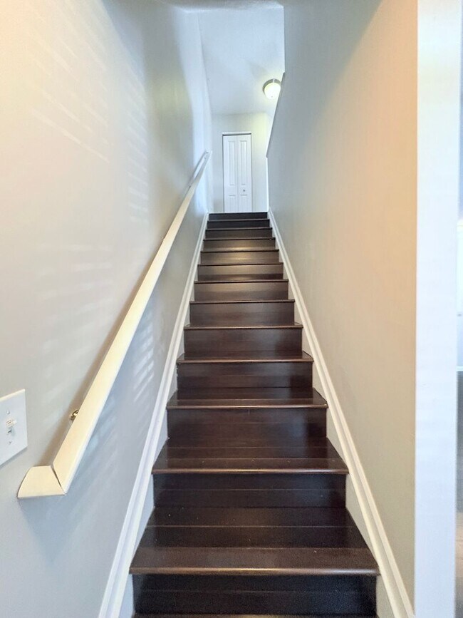 Building Photo - Stunning 2BR 3BA w/ Garage & Central A/C in Westerville!