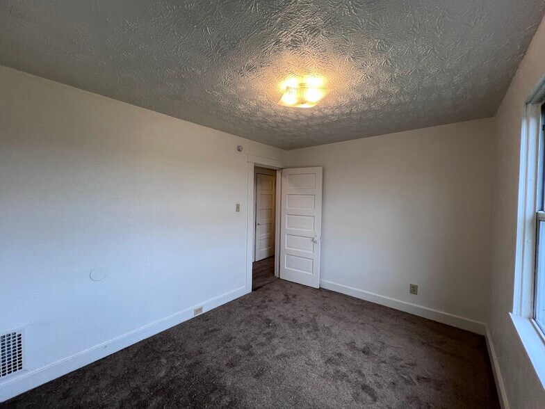 Building Photo - 610 Short St