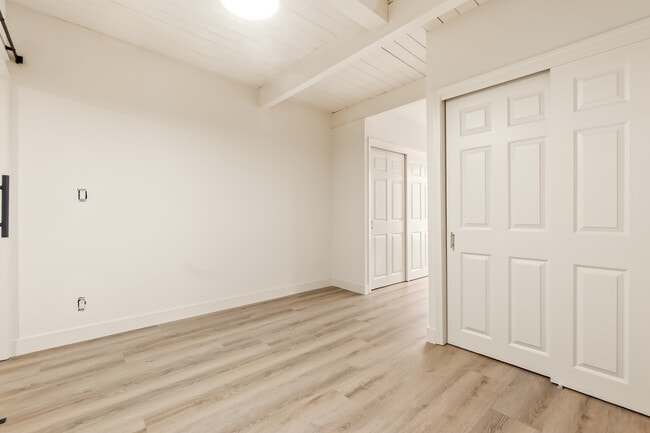 Building Photo - Torrance 44