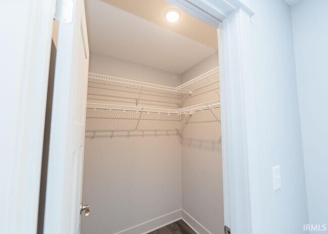 Building Photo - 1222 W Rangeview Cir