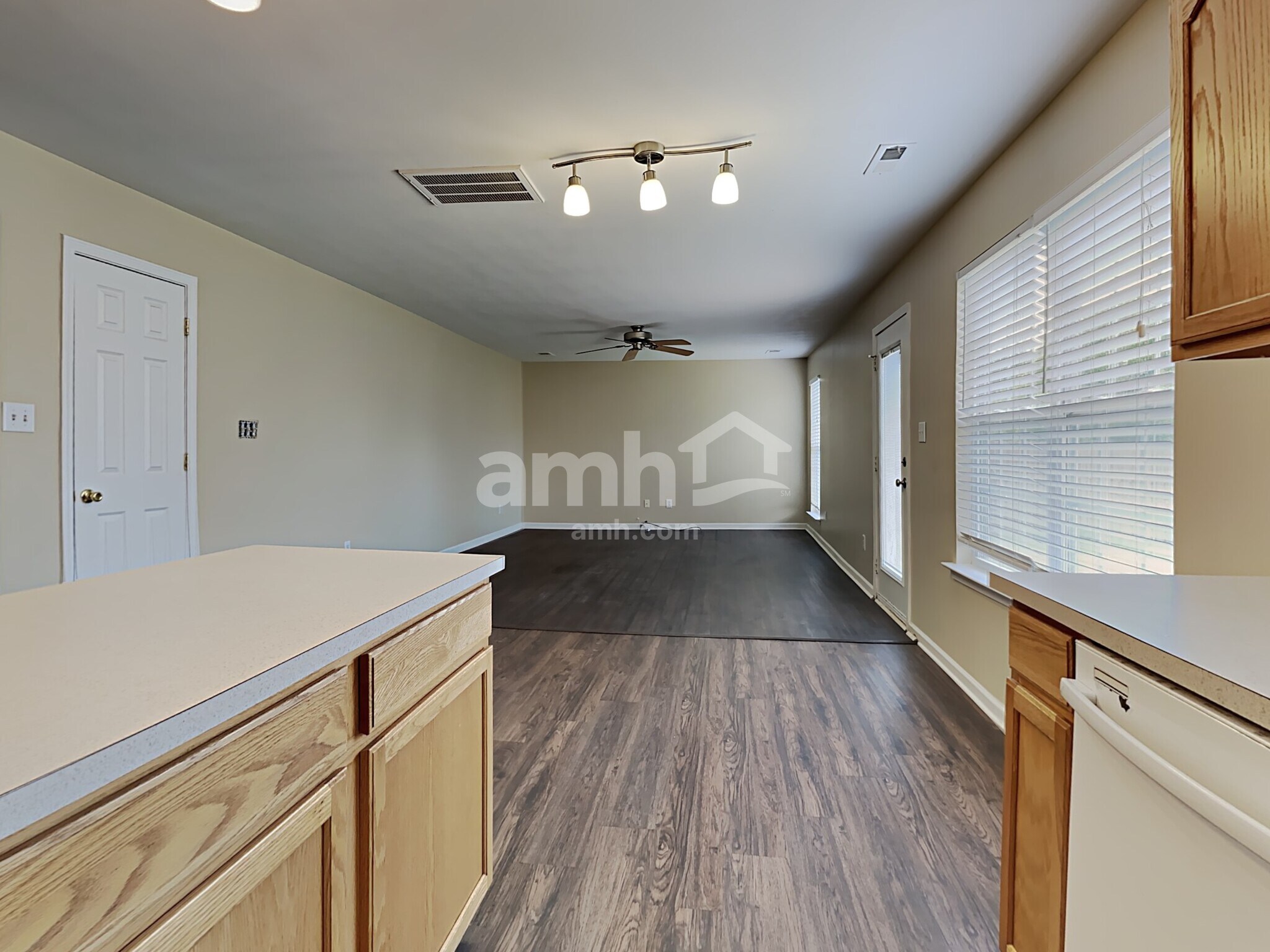 Building Photo - 141 Sawhorse Dr