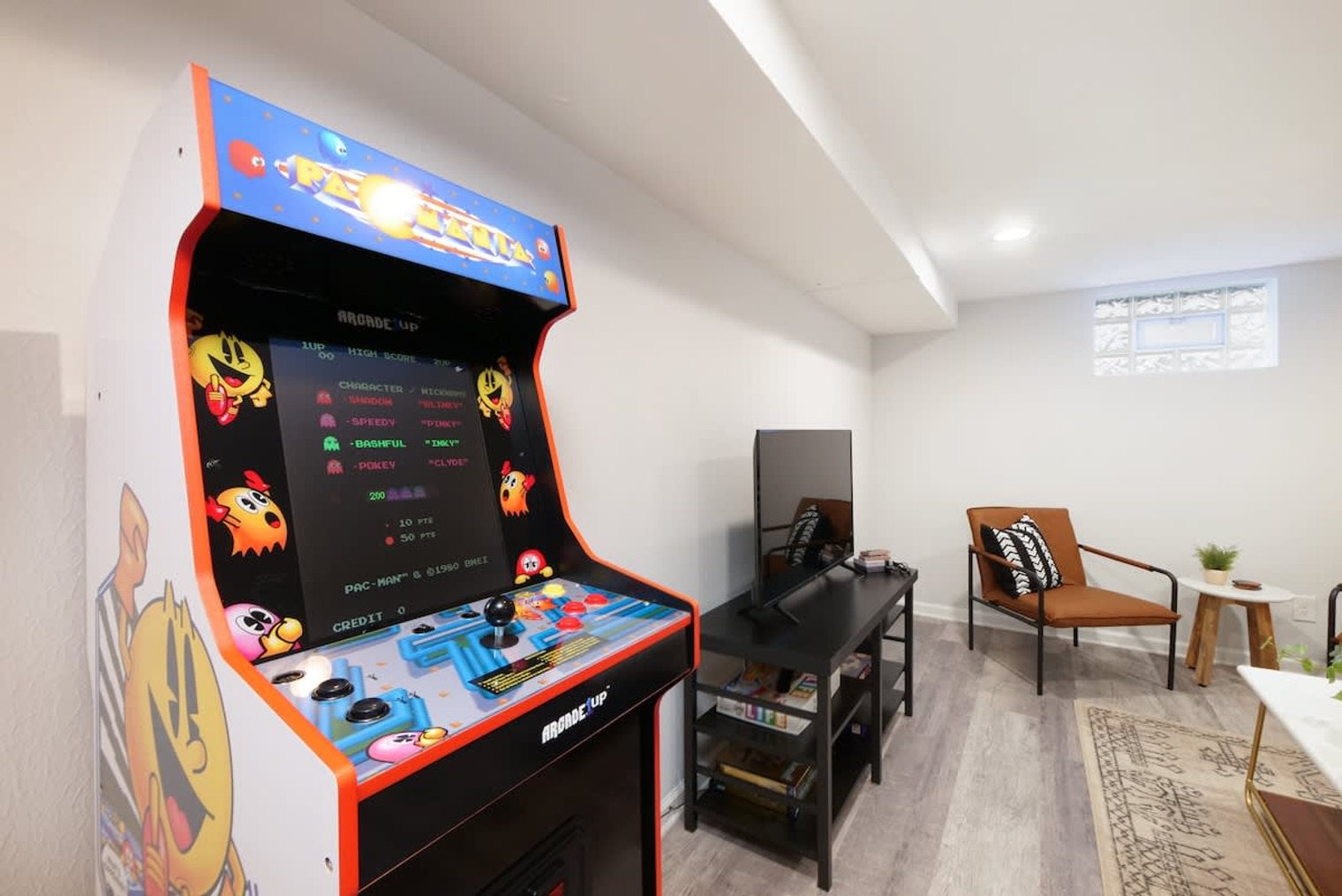 Building Photo - 3544 Tuttle Ave