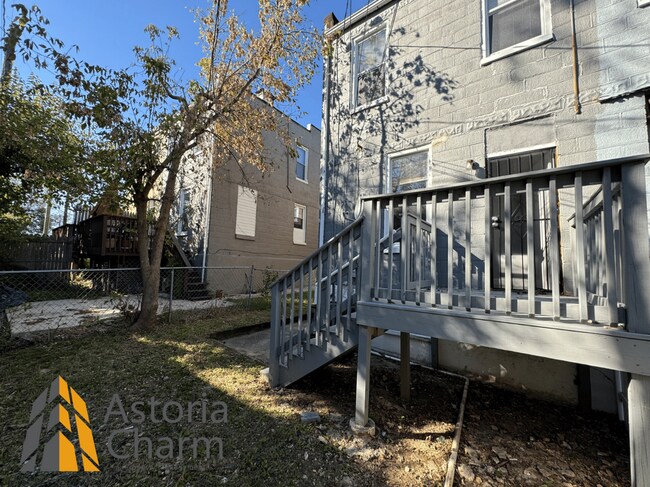 Building Photo - 607 E 41st St