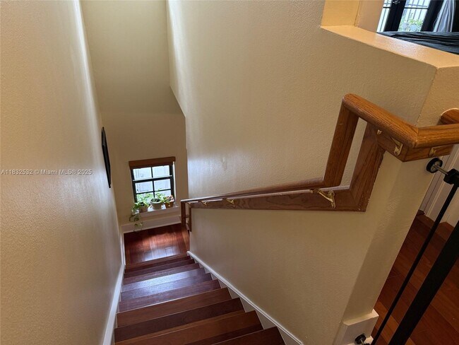 Building Photo - 2808 Coconut Ave