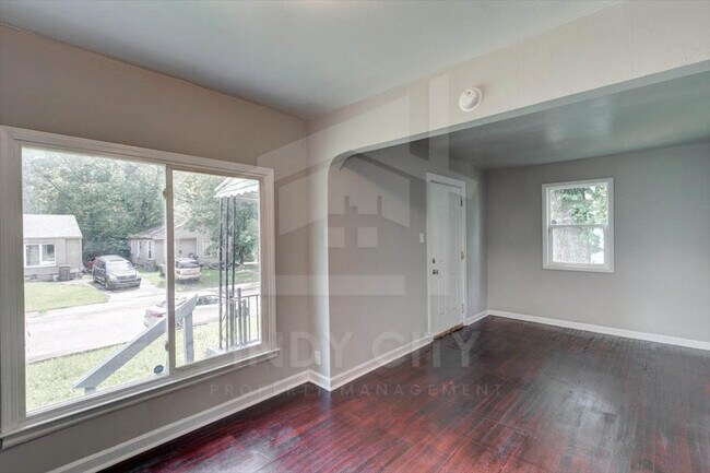 Building Photo - 3422 Kinnear Ave