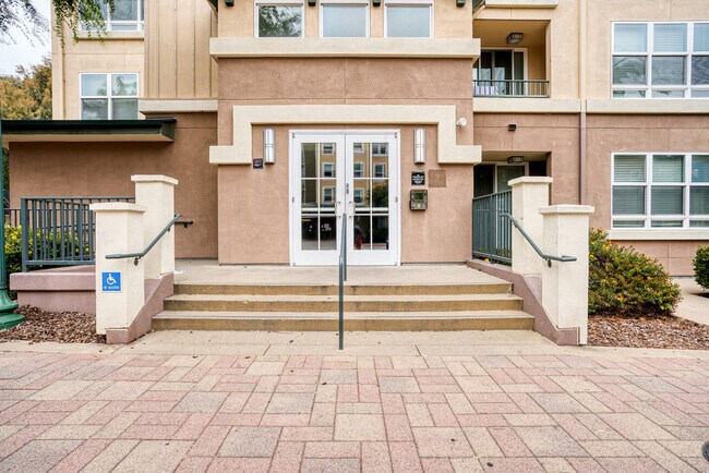 Building Photo - 1000 National Ave