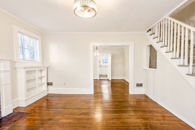 Building Photo - 2 Bed, 1 Bath Townhome in Haymount