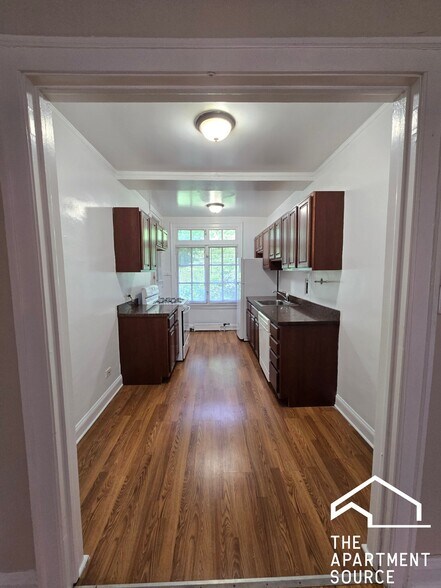 Building Photo - 1454 Oak Ave