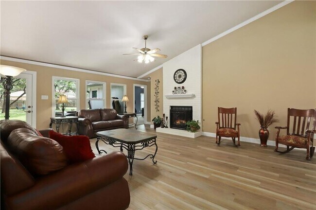 Building Photo - 4-bedroom, 1-story home with dedicated office space and large backyard!