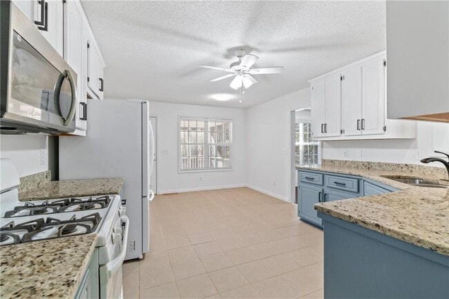 Building Photo - 204 Red Fox Ct