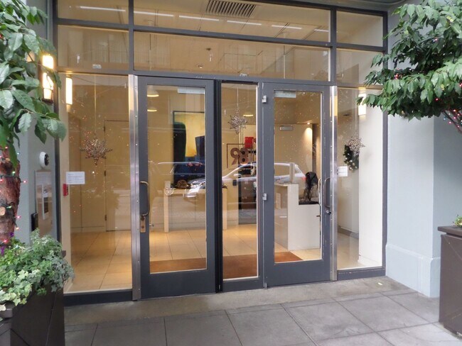 Building Photo - Adorable One Bedroom Seattle Condo in Unbeatable Location - Walk to Pike Place Market!