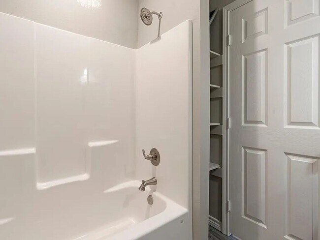 Building Photo - 519-521 North St