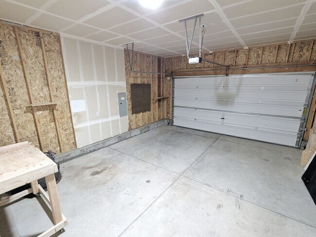 Building Photo - 9625 Rubicon Dr