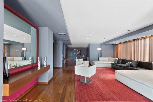 Building Photo - 325 Biscayne Blvd
