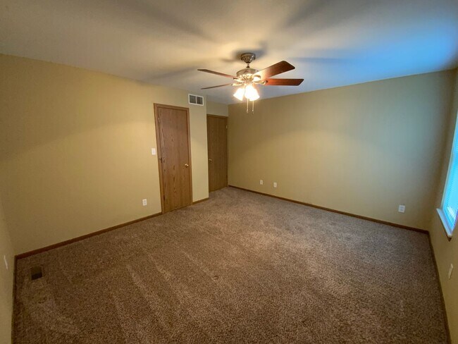 Building Photo - 306 E Liberty Ln