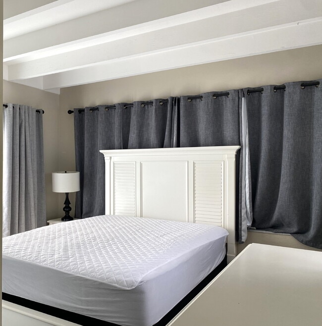 Building Photo - Charming & Private Furnished 1/1 in Croiss...