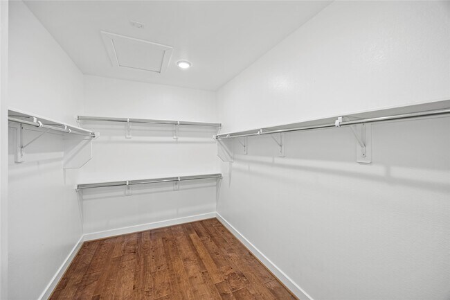 Building Photo - 4627 Clear Creek Dr