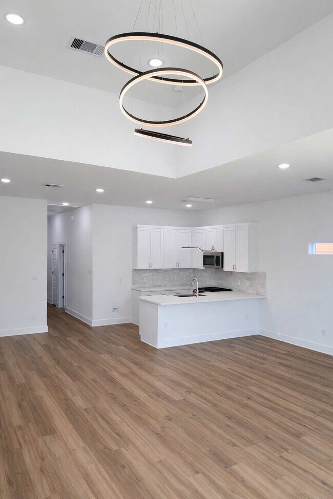 Building Photo - 8137 Cabot St