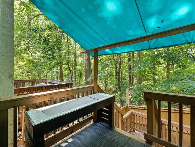 Building Photo - Spacious Reston Townhome in a Prime Centra...