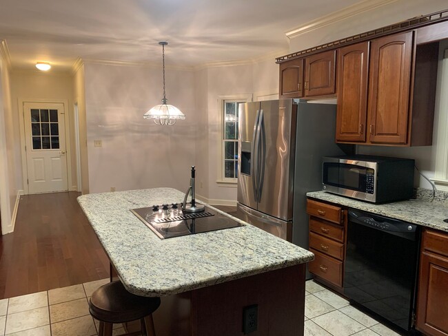 Building Photo - Fabulous 4BR 2.5BA Home on 1.25 Acres