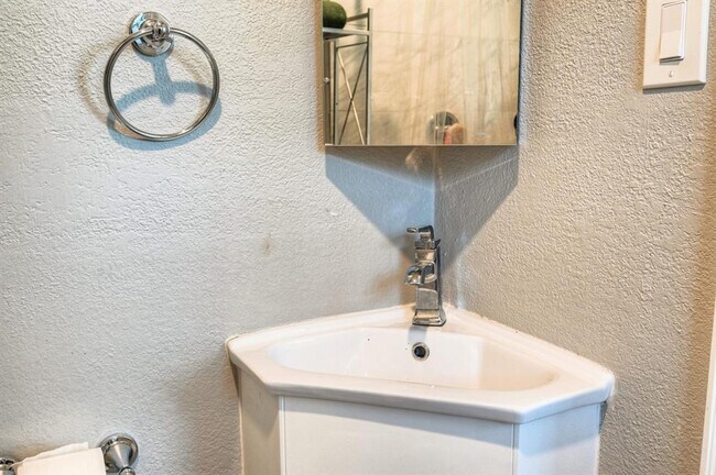 Building Photo - 9527 Vilven Ln