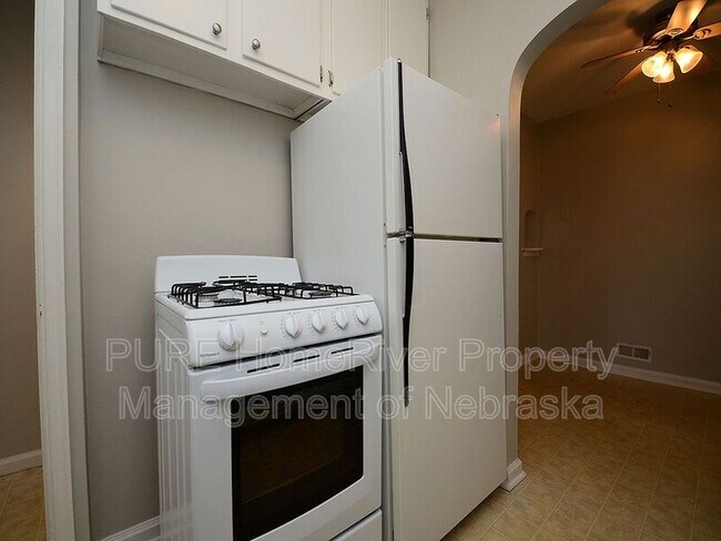 Building Photo - 2108 S 46th St