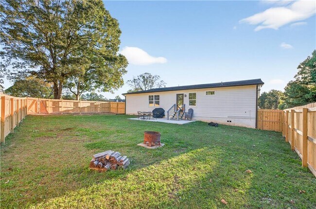 Building Photo - 1324 Ace Mcmillian Rd