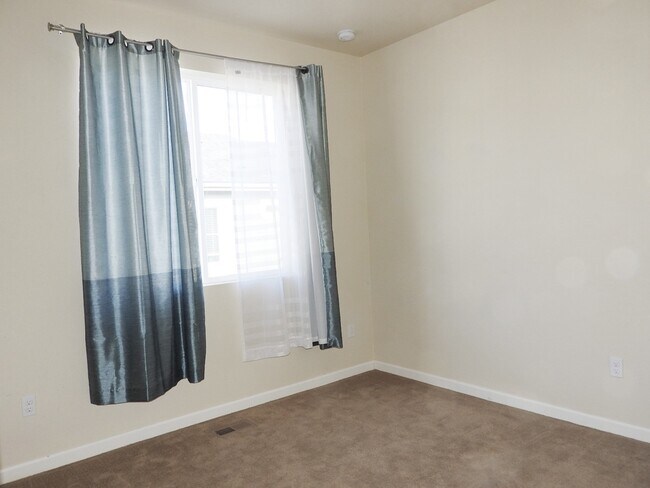 Building Photo - Central Park Town Home for Rent!