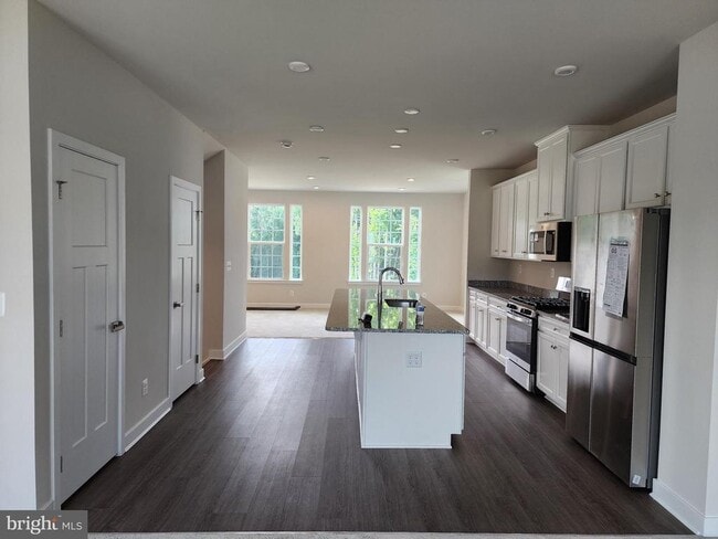 Building Photo - 844 New Castle Landing Dr