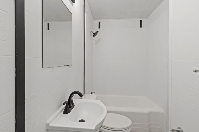 Building Photo - 1208 N D St